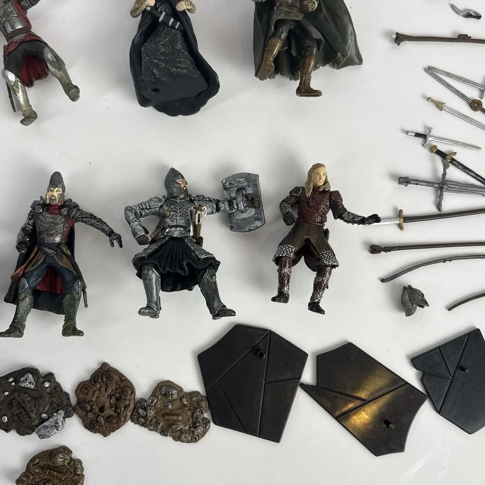 Lord Rings Middle Earth Hobbit Miniature Action Figure Lot Weapons Stands Toy